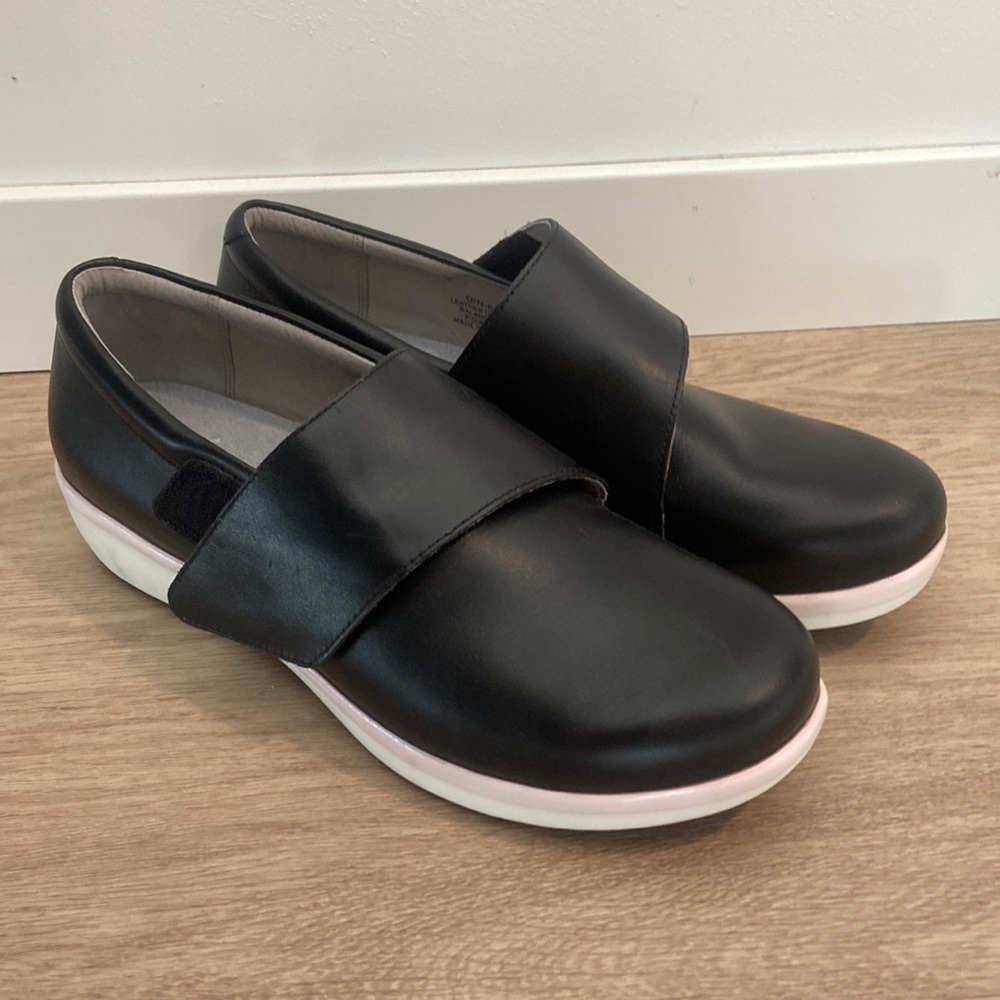 ALEGRIA Dress Shoes